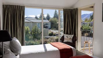 Egyptian cotton sheets, premium bedding, iron/ironing board