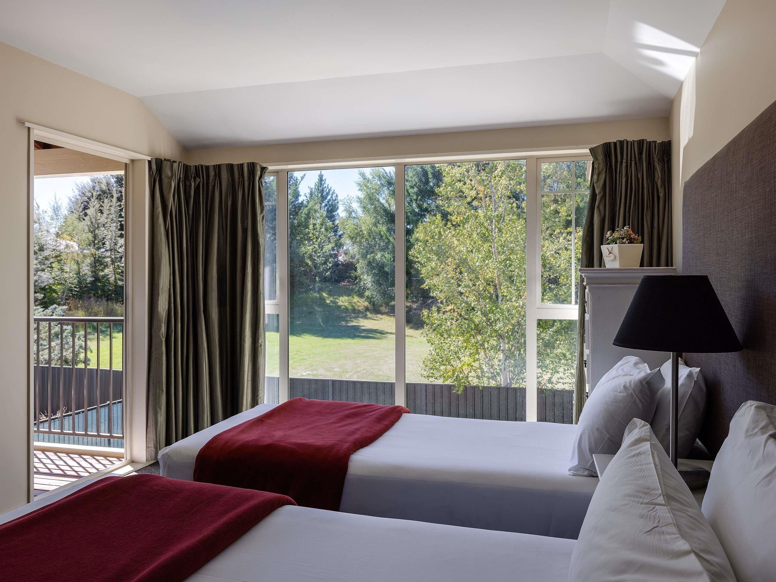 Egyptian cotton sheets, premium bedding, iron/ironing board