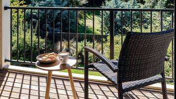 Apartment, 1 Bedroom | Egyptian cotton sheets, premium bedding, iron/ironing board