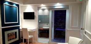 Deluxe Suite, 1 Bedroom, City View | Bathroom | Shower, rainfall showerhead, free toiletries, hair dryer - Rocca di Monreale (Monreale)
