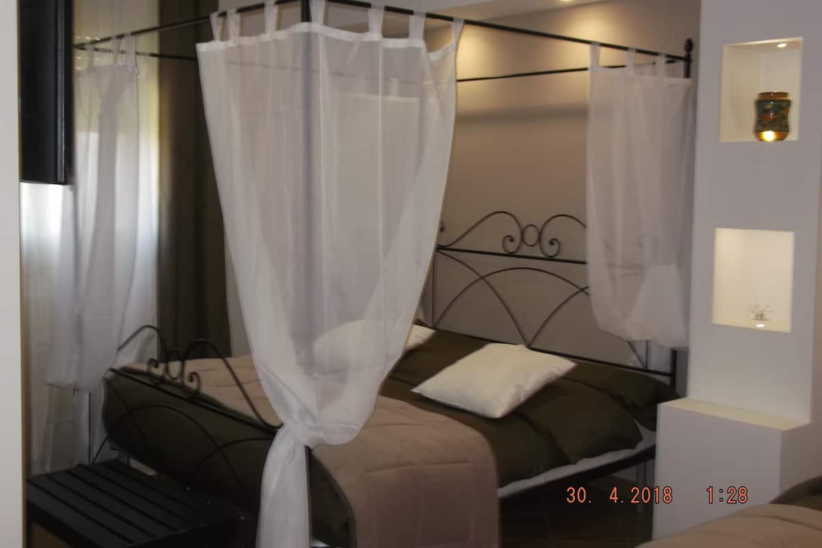 Comfort Quadruple Room, Private Bathroom | Premium bedding, down comforters, desk, soundproofing