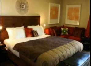 Premium bedding, desk, soundproofing, iron/ironing board - Terra Vive Luxury Suites & Apartments (Christchurch)