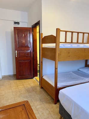 1 bedroom, pillow-top beds, minibar, free WiFi