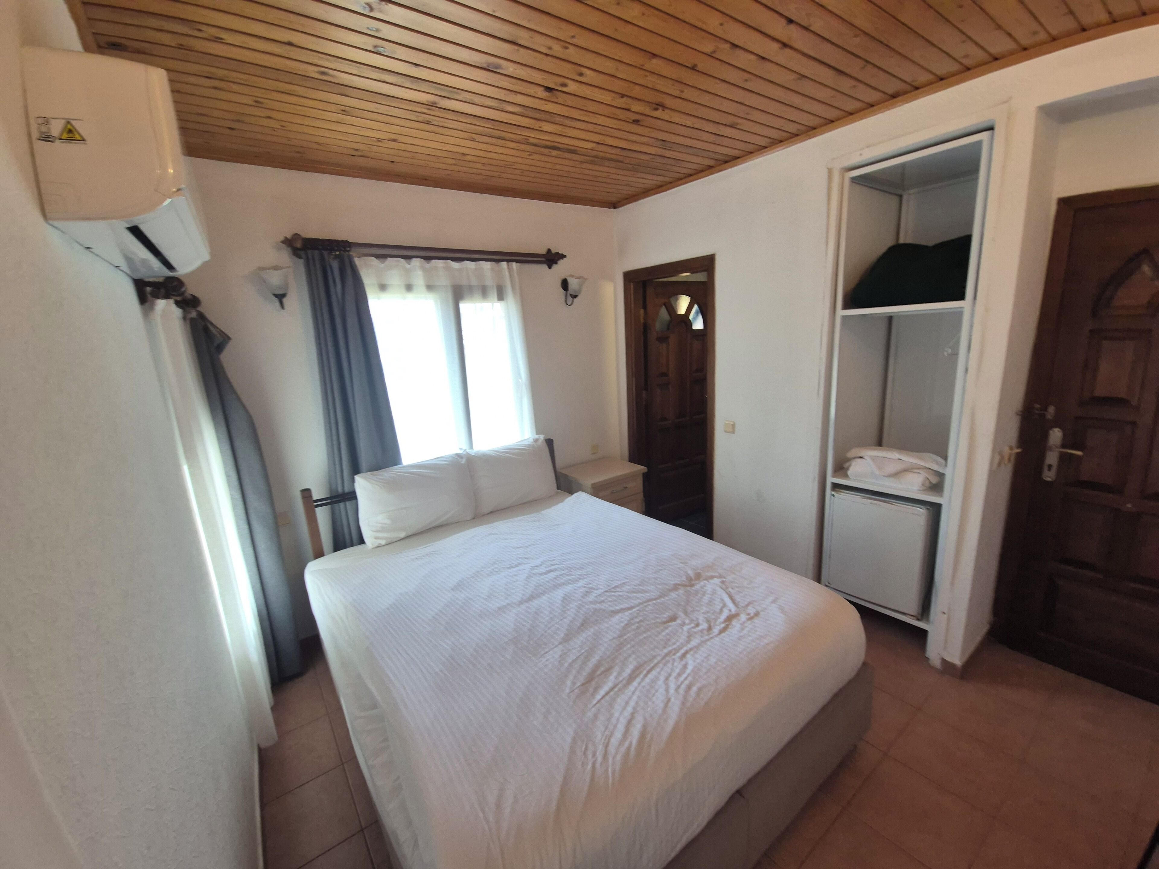 Standaard tweepersoonskamer | Pillowtop-bedden, een minibar, gratis wifi, beddengoed