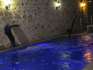 Outdoor pool, pool umbrellas, pool loungers - Sabah Pansiyon (Antalya)