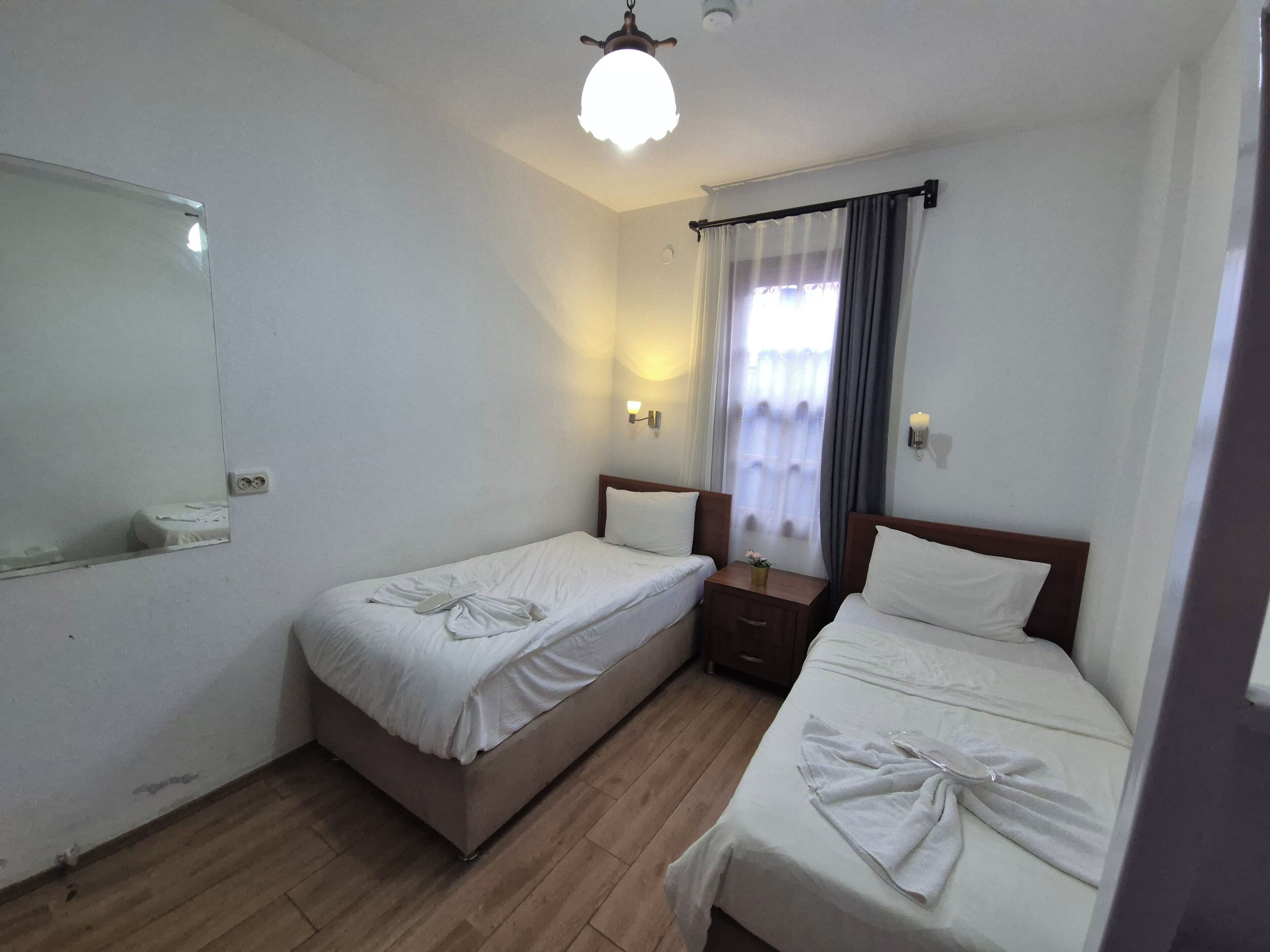 Economy Twin kamer | Pillowtop-bedden, een minibar, gratis wifi, beddengoed