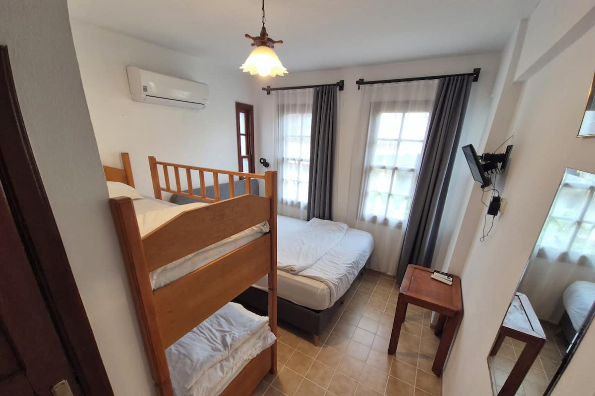 Habitación familiar | Camas con pillow-top, minibar, wifi gratis y ropa de cama