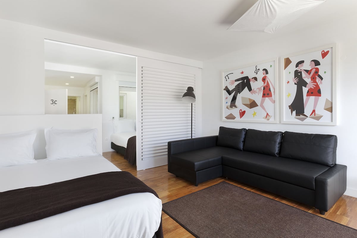 Studio | 1 bedroom, premium bedding, in-room safe, laptop workspace