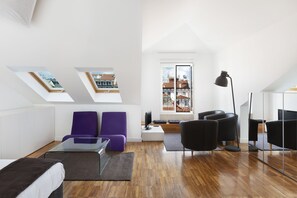 Loft | Woonruimte | Een lcd-televisie