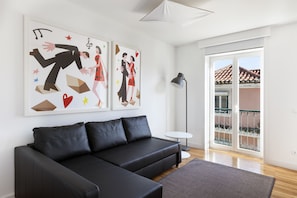 Studio | Premium bedding, in-room safe, laptop workspace, blackout drapes