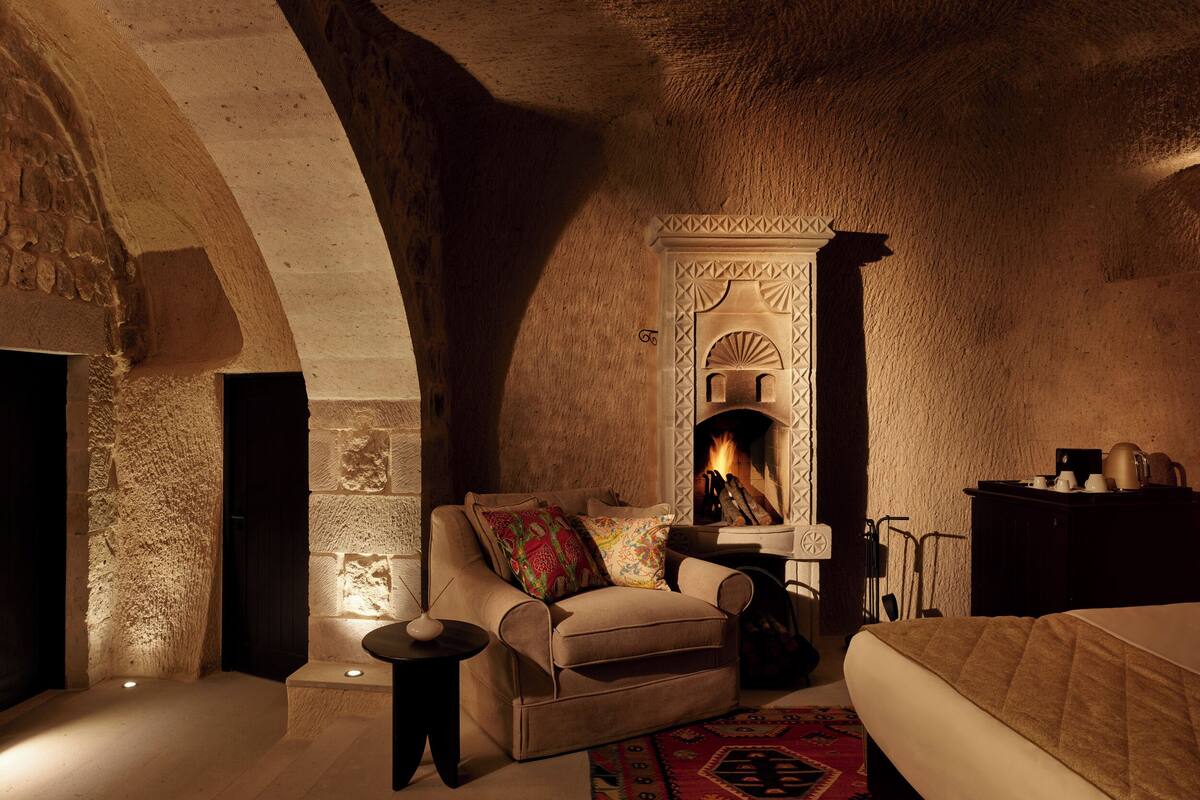 deluxe room | living area