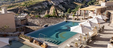 Piscine couverte, piscine extérieure