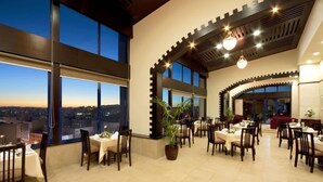Breakfast, lunch and dinner served - Sadeen Amman Hotel (Amman)