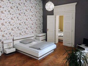 Apartamento, 3 quartos, no pátio | Individualmente decorados, individualmente mobiliados