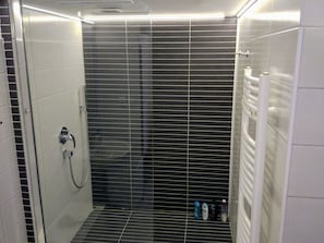 Appartement, 3 chambres, cÎté cour intérieure | Salle de bain