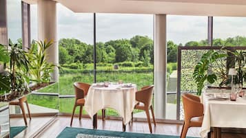 2 restaurants, breakfast, lunch, dinner served; French cuisine