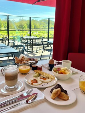 Daily buffet breakfast for a fee