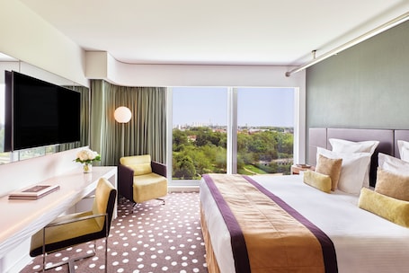 1 bedroom, premium bedding, pillowtop beds, minibar. Hôtel Barrière Lille