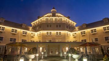 Fassade der Unterkunft – Abend/Nacht