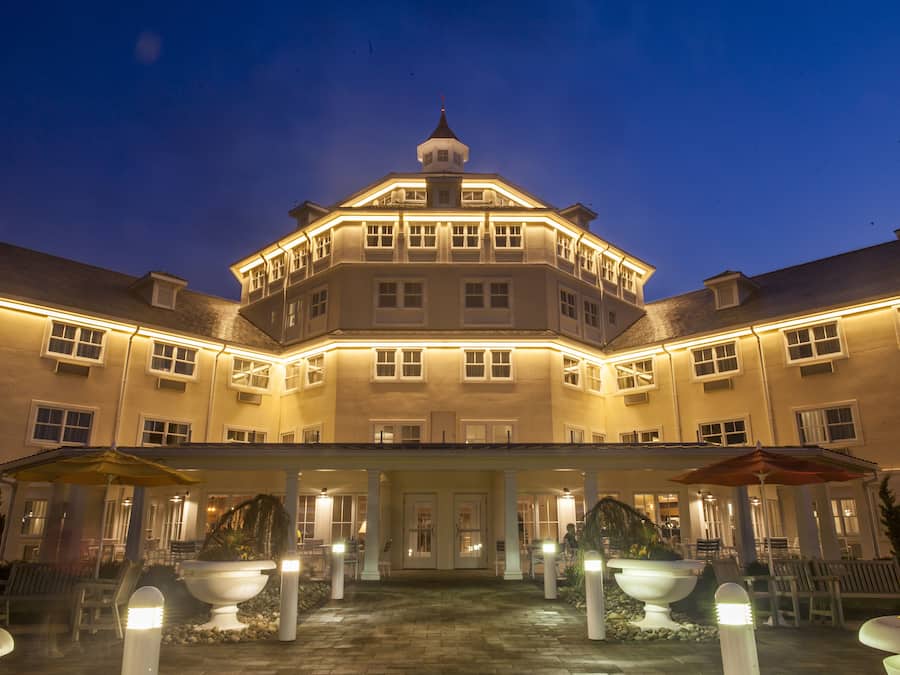 Facciata della struttura - sera/notte