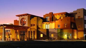 المنشأة من الخارج