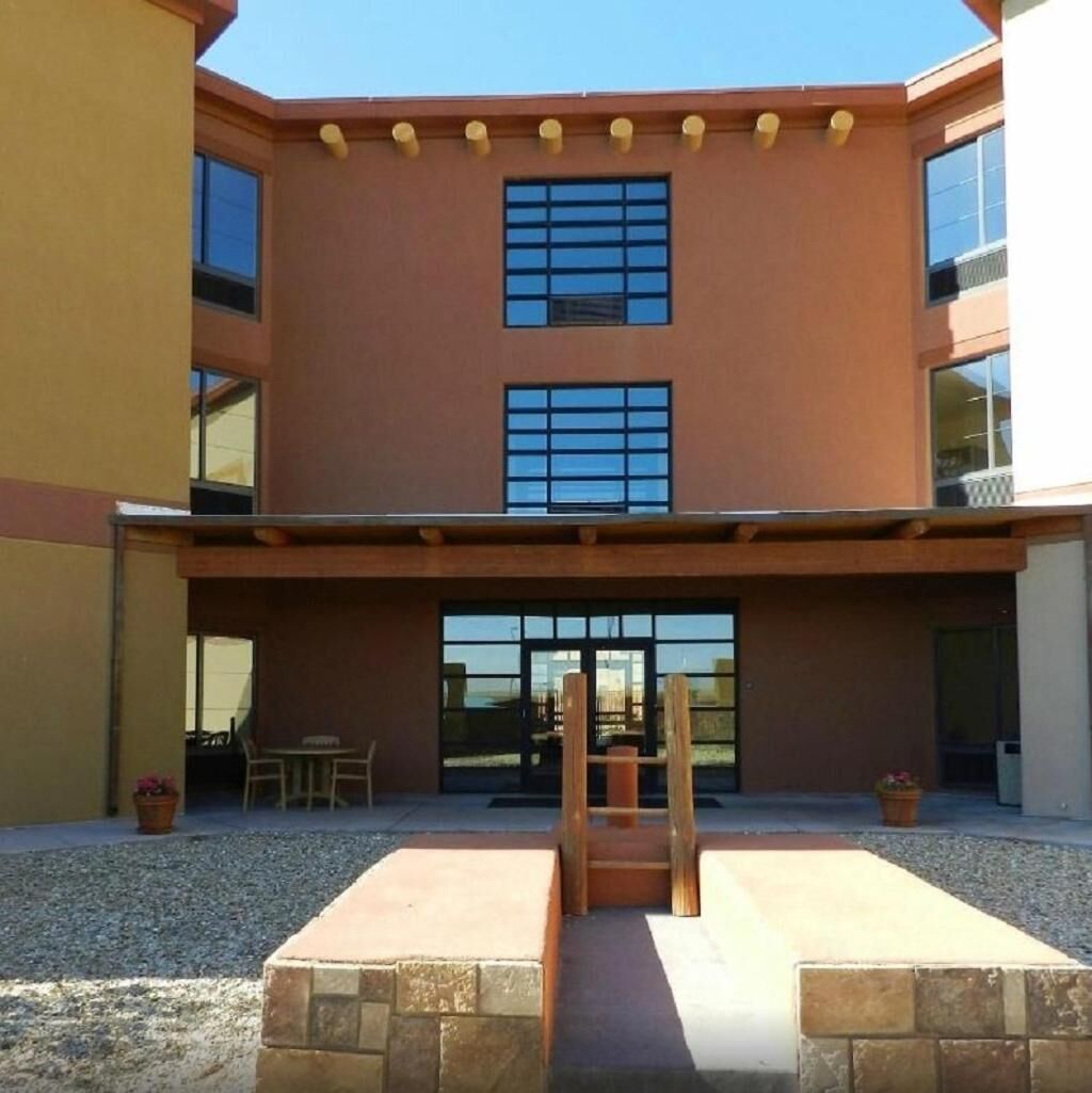 المنطقة المحيطة بالمنشأة