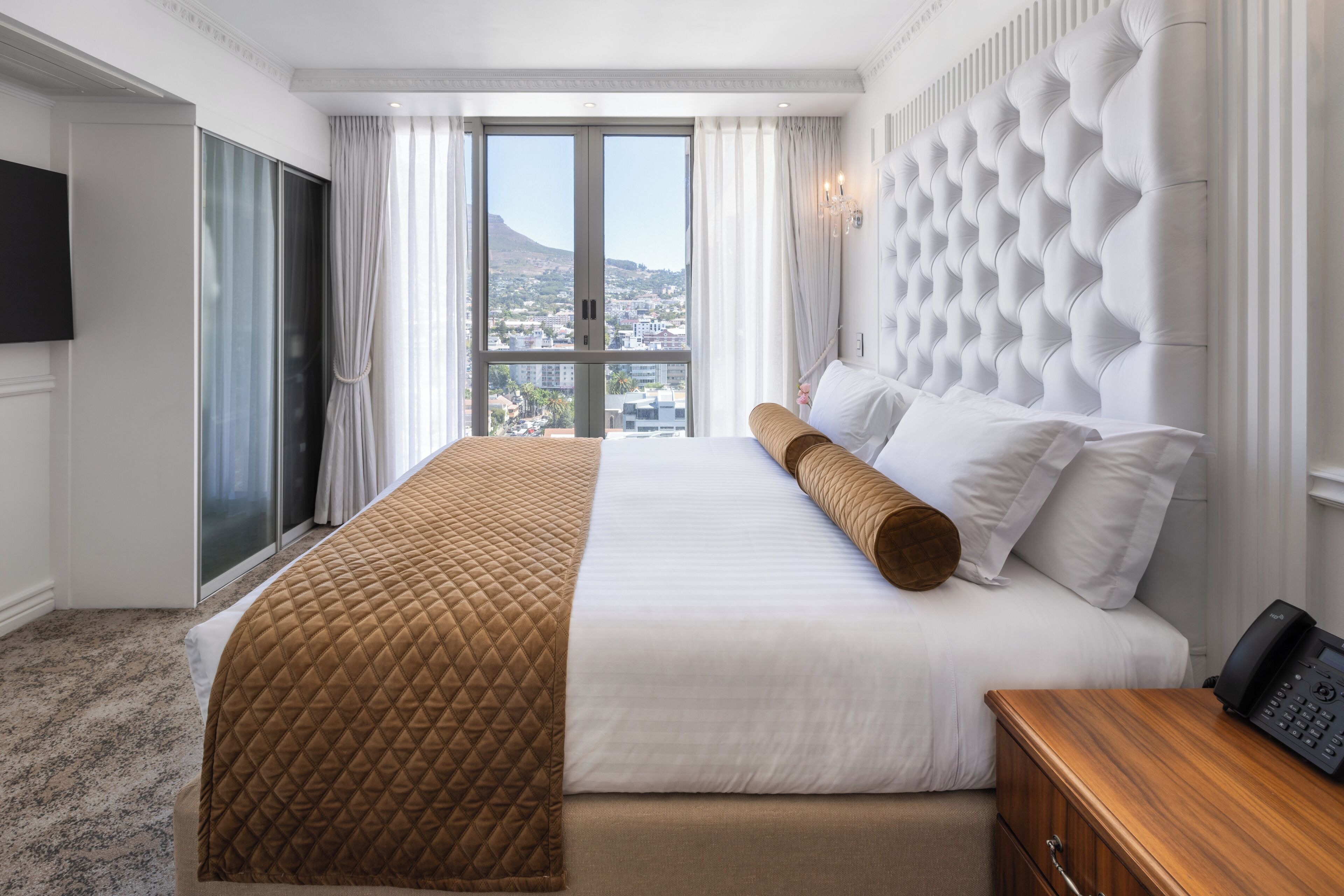 deluxe suite, 3 bedrooms | 1 bedroom, premium bedding, in-room safe, iron/ironing board