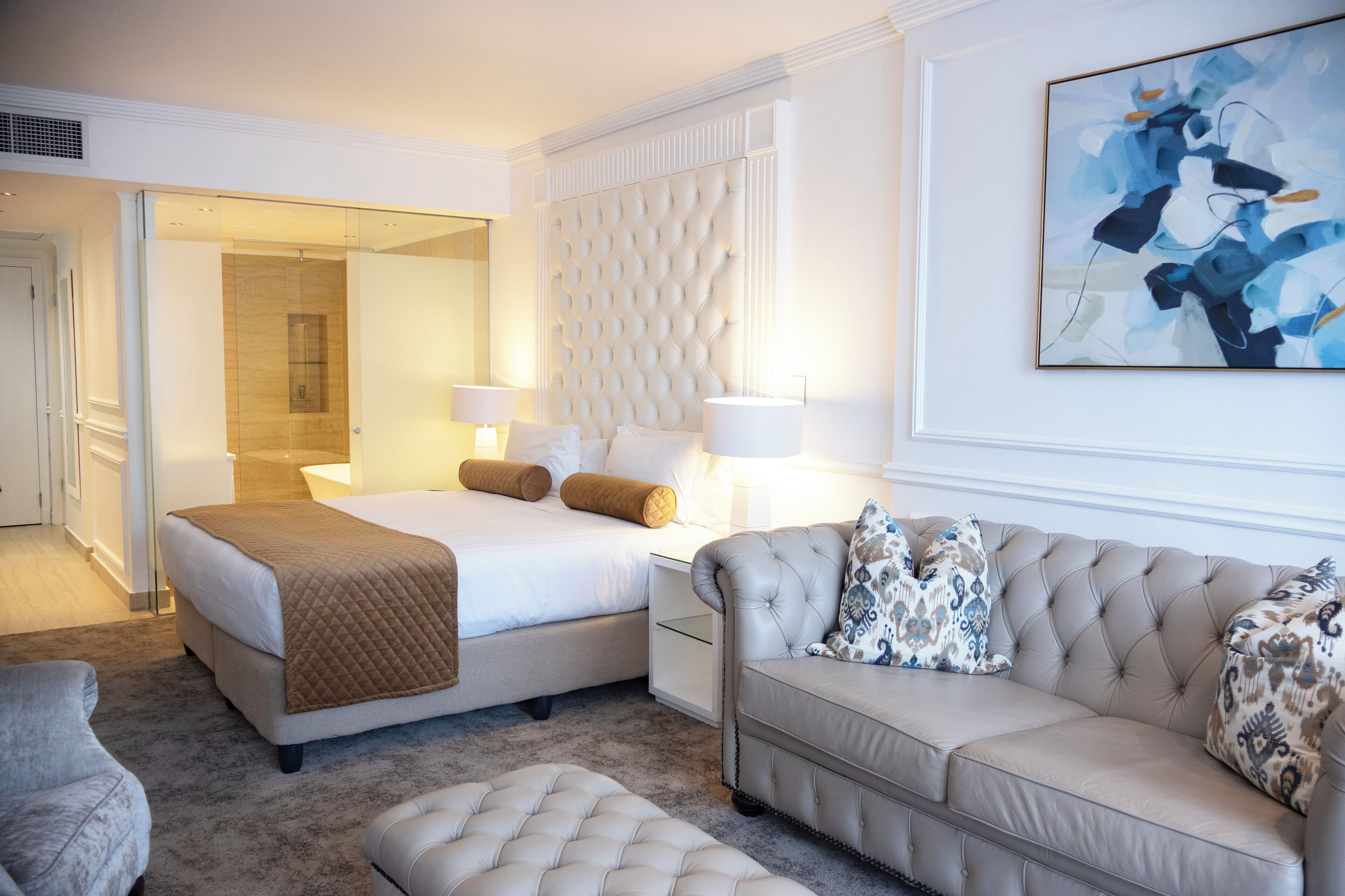 Premium bedding, in-room safe, iron/ironing board, free WiFi