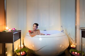 Sauna, hot tub, body treatments, aromatherapy, Swedish massages