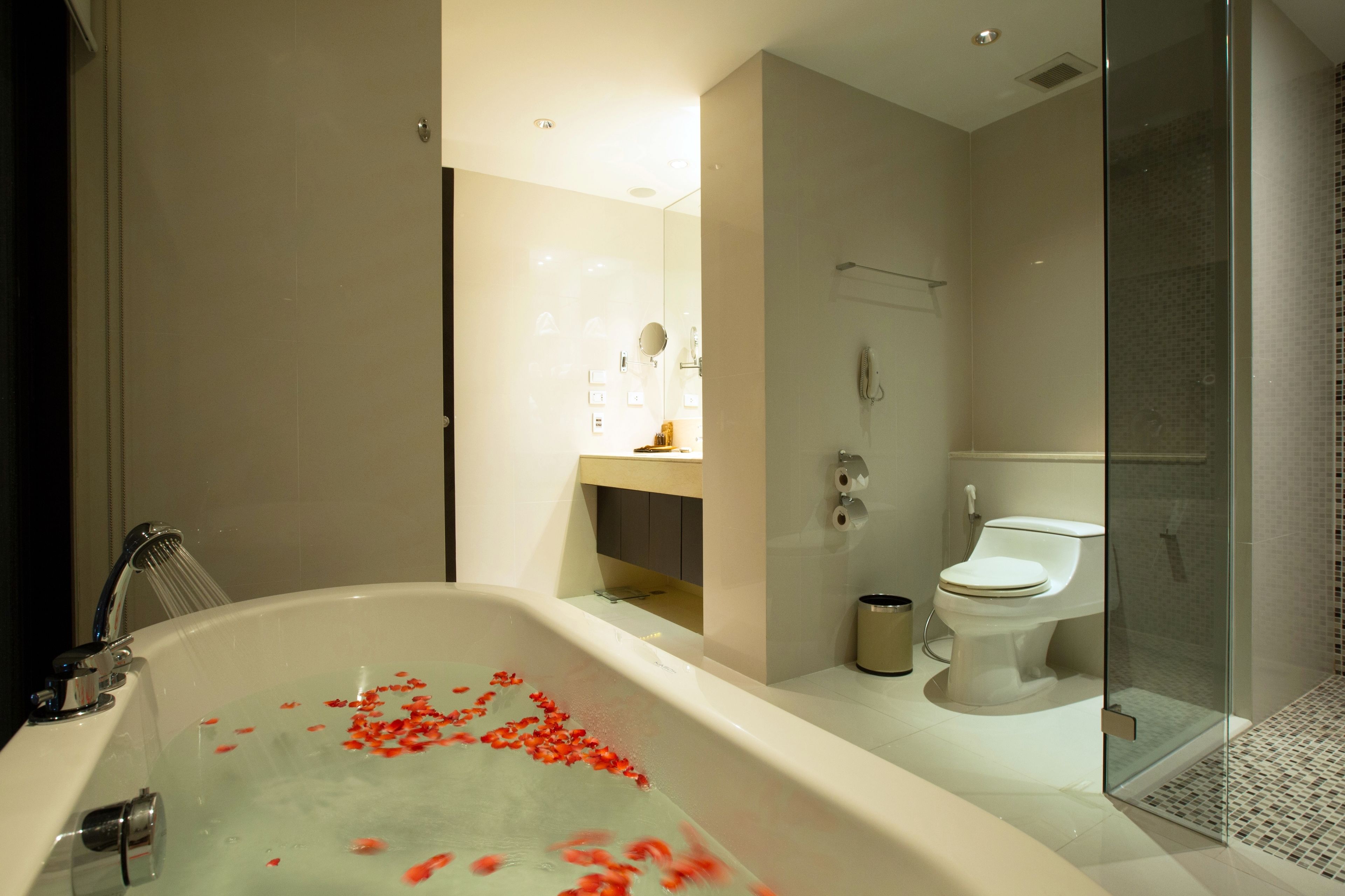 deep-soaking bathtub