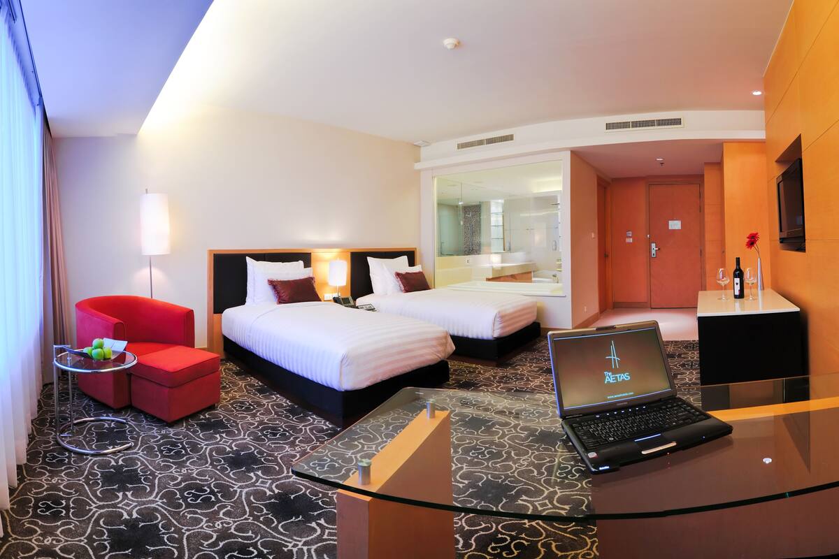 Minibar, in-room safe, desk, laptop workspace
