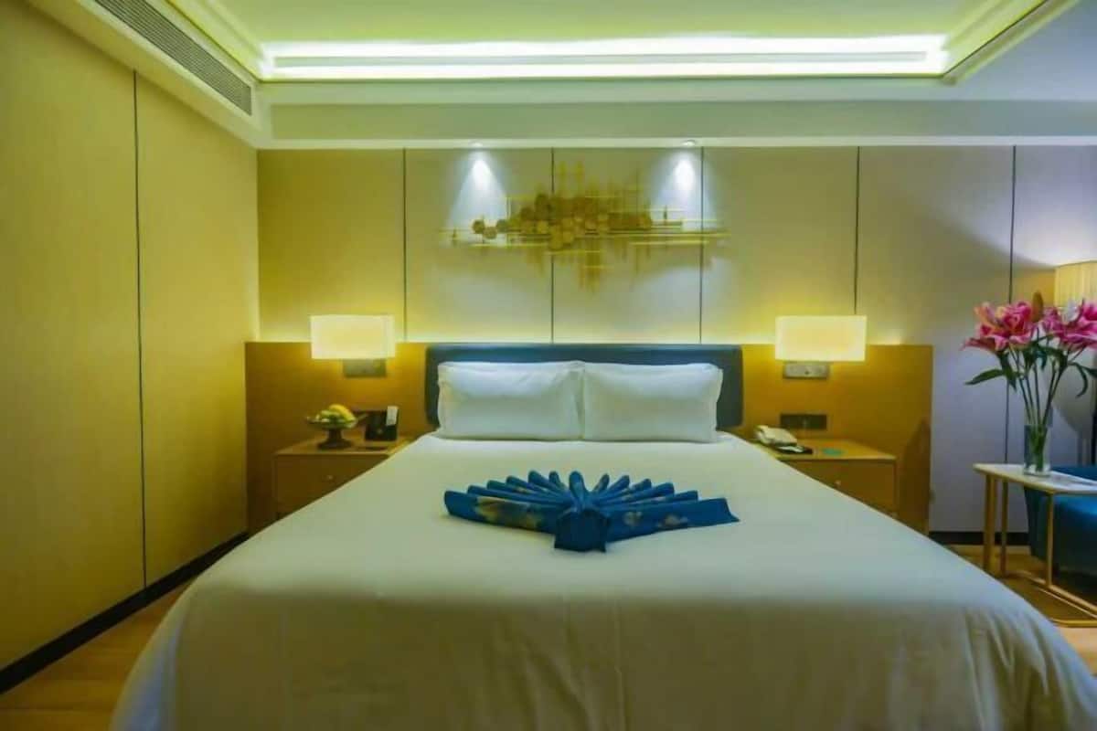 Zimmersafe, Schreibtisch, Verdunkelungsvorhänge, schallisolierte Zimmer