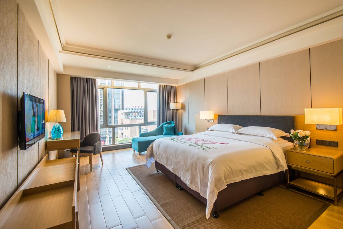 In-room safe, desk, blackout drapes, soundproofing