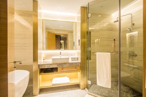Articles de toilette (gratuits), séchoir à cheveux, pantoufles