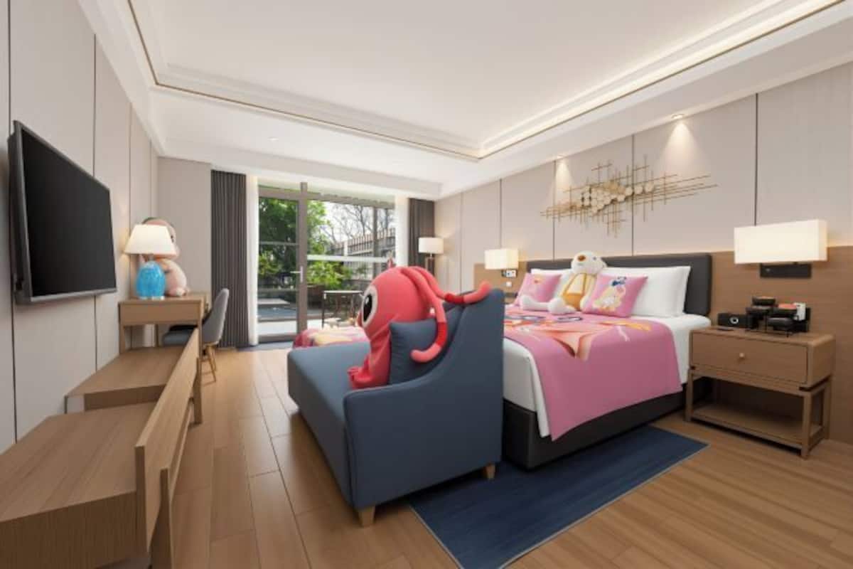 In-room safe, desk, blackout drapes, soundproofing