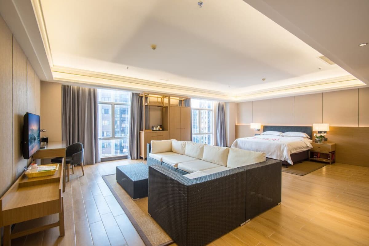 Executive Double Room | In-room safe, desk, blackout drapes, soundproofing