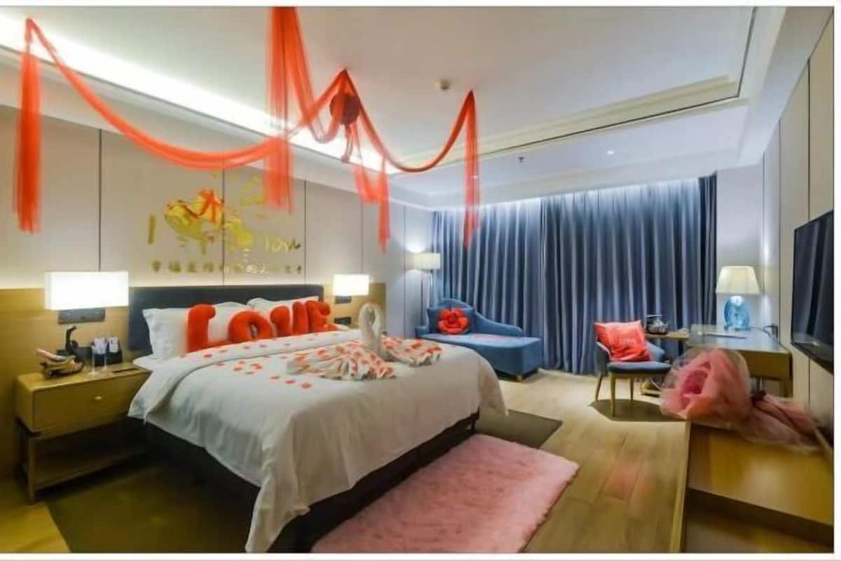 In-room safe, desk, blackout drapes, soundproofing