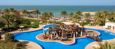 Outdoor pool, sun loungers