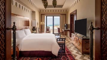 Suite, 1 King Bed, Terrace (Opera, Infinity Pool)