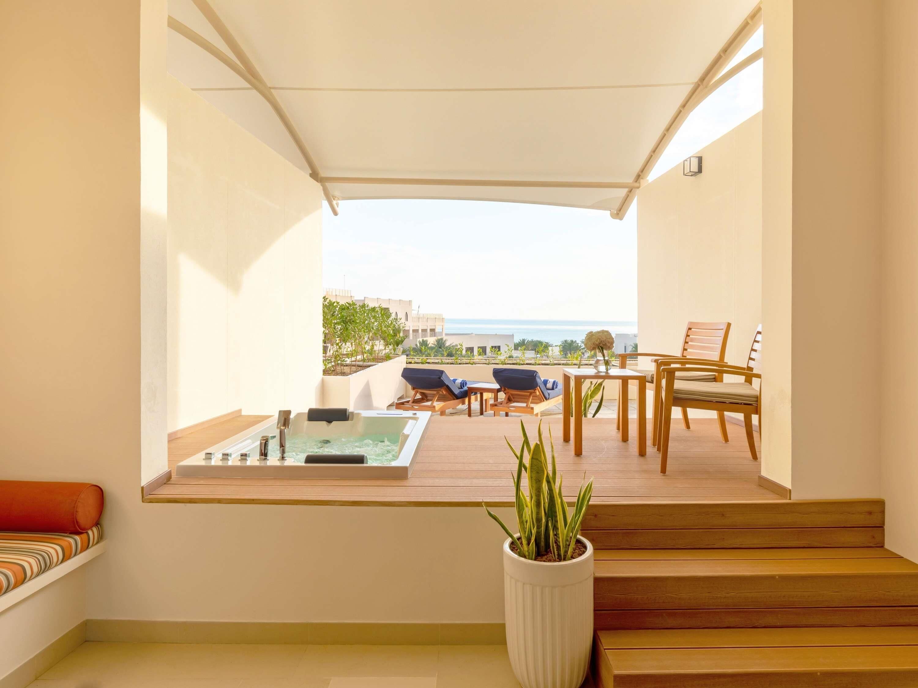 Executive Room, 1 King Bed, Balcony, Sea View