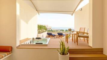 Executive Room, 1 King Bed, Balcony, Sea View