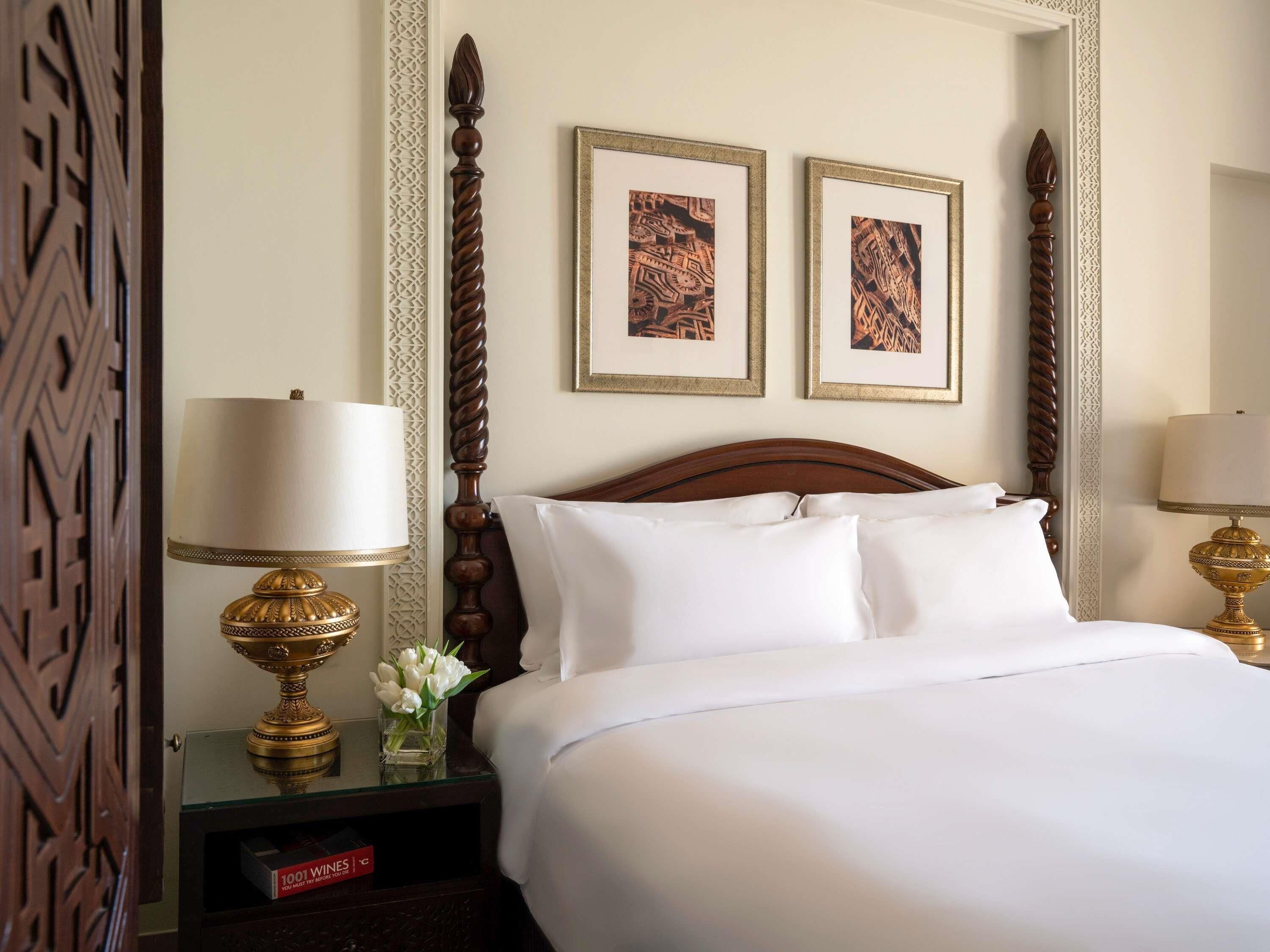 1 bedroom, Egyptian cotton sheets, premium bedding, down comforters