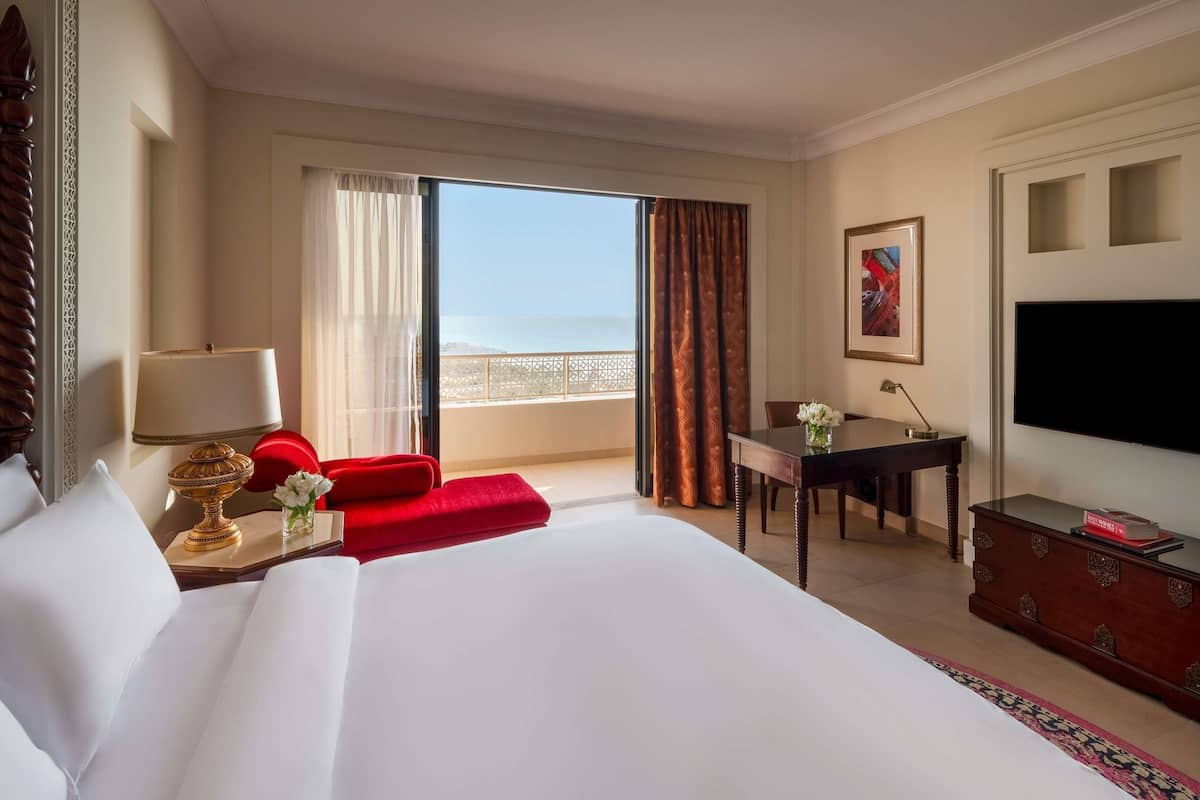 1 bedroom, Egyptian cotton sheets, premium bedding, down duvets