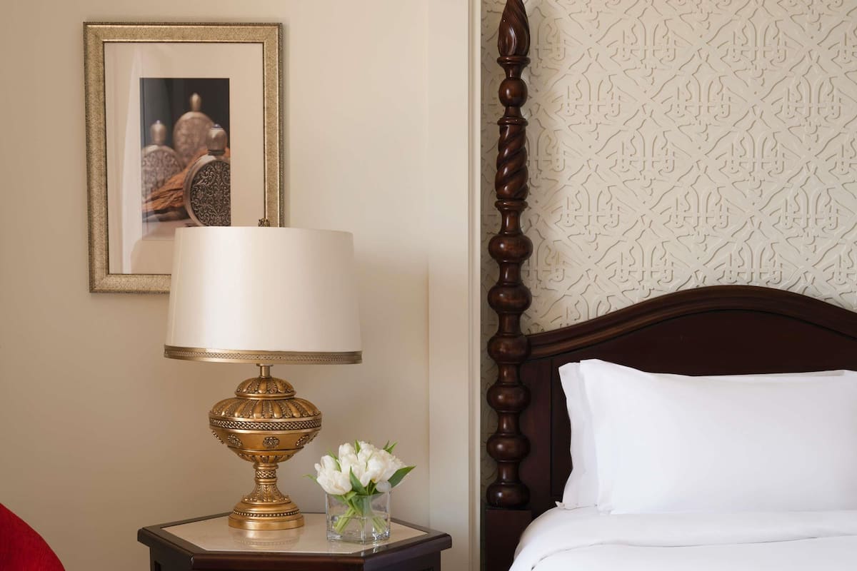 1 bedroom, Egyptian cotton sheets, premium bedding, down duvets