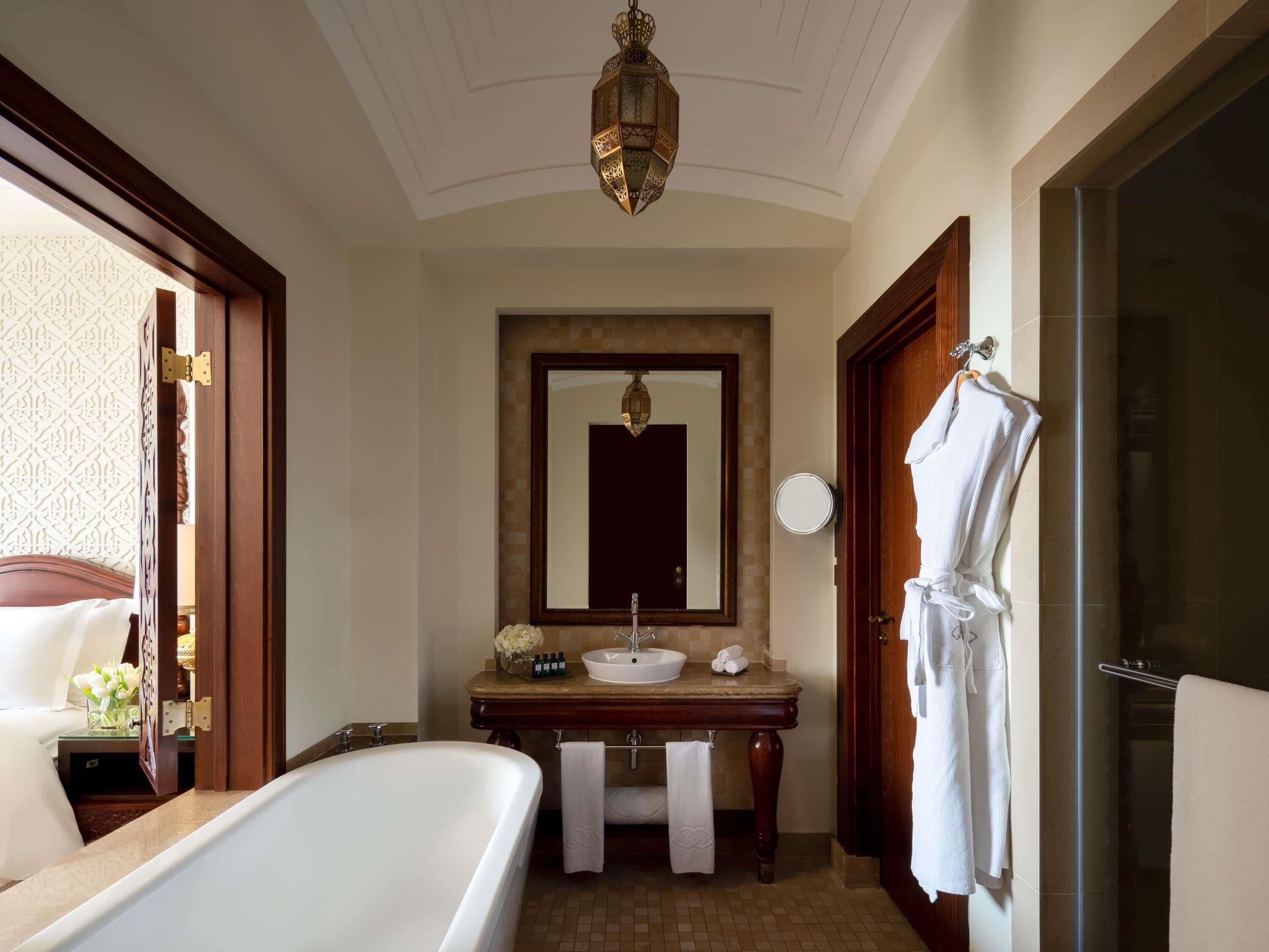 1 bedroom, Egyptian cotton sheets, premium bedding, down duvets