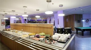 Petit déjeuner buffet servi tous les jours en supplément