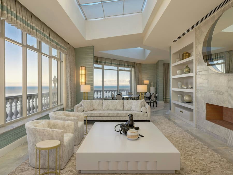 Suíte, 1 cama de casal | Roupas de cama premium, frigobar, cofres nos quartos, escrivaninha