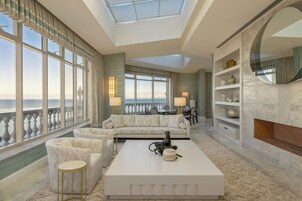 套房, 1 张双人床 |   高档床上用品、迷你吧、客房内保险箱、办公桌