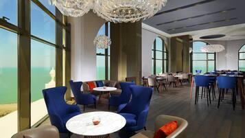 2 bars/lounges, lobby lounge