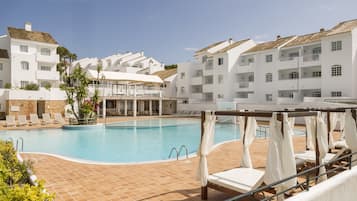 Seasonal outdoor pool, pool umbrellas, sun loungers